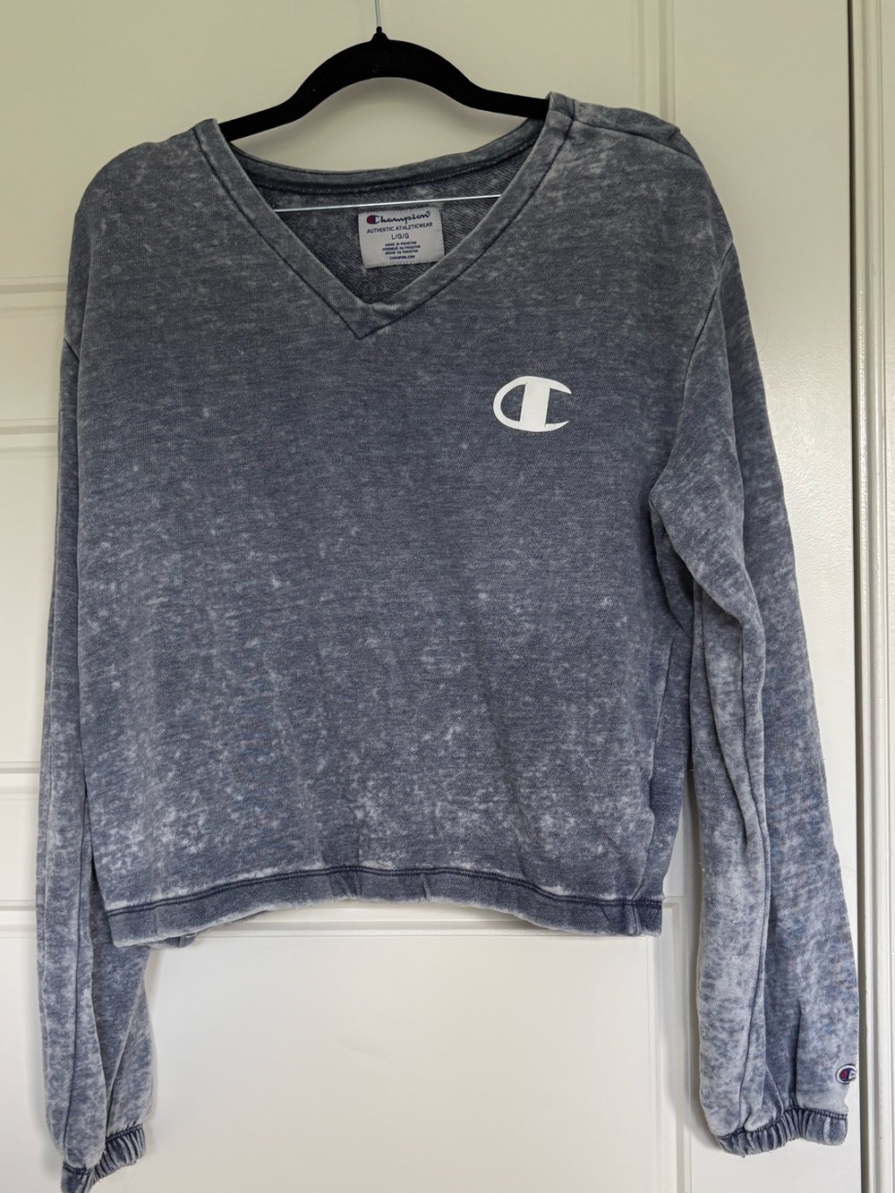 Champion Women's Washed Blue V-Neck Cropped Sweatshirt